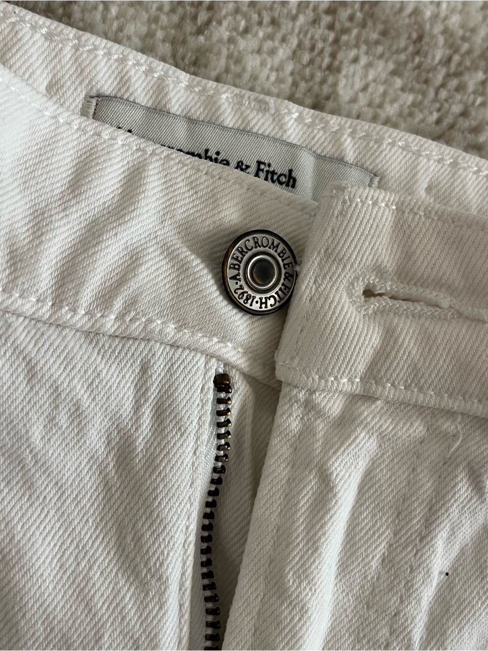 White Abercrombie shorts - Picture 7 of 7
